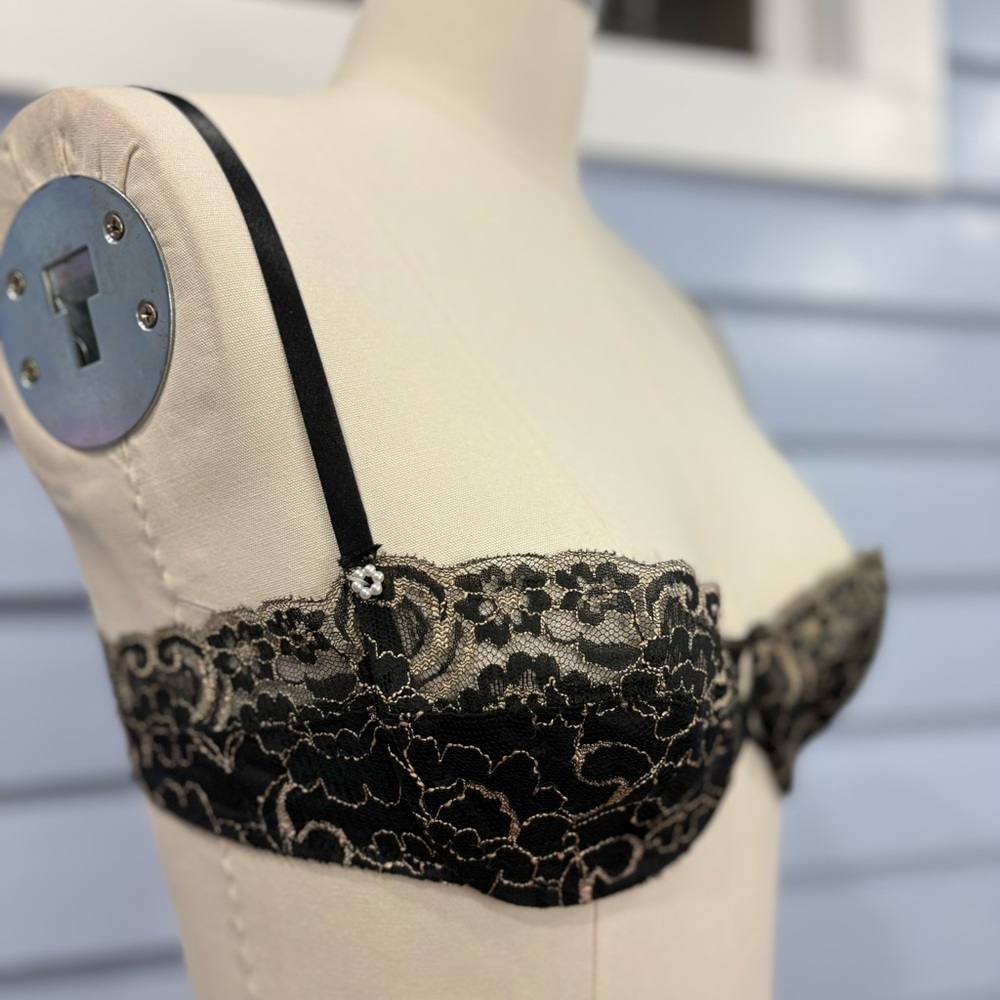 Vintage 80s Victoria’s Secret Black & Gold Lace Balconette Bra - Picture 2 of 5